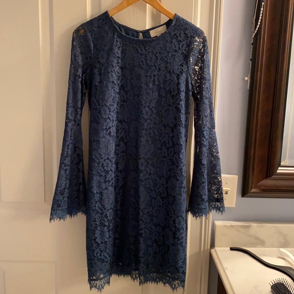 Long sleeve dress. elegant and flowy